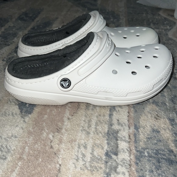 Crocs Classic Fuzz-Lined Clog - Picture 4 of 9